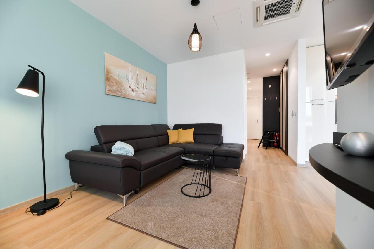 Crowonder Apartments & Rooms Oaza With Heated Swimming Pool And Sauna Turanj Exterior foto
