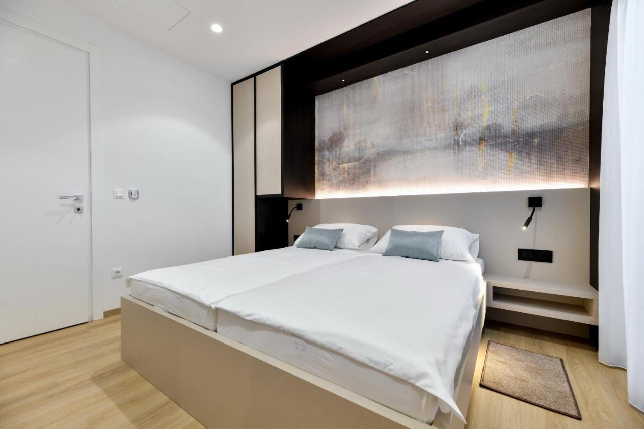 Crowonder Apartments & Rooms Oaza With Heated Swimming Pool And Sauna Turanj Exterior foto