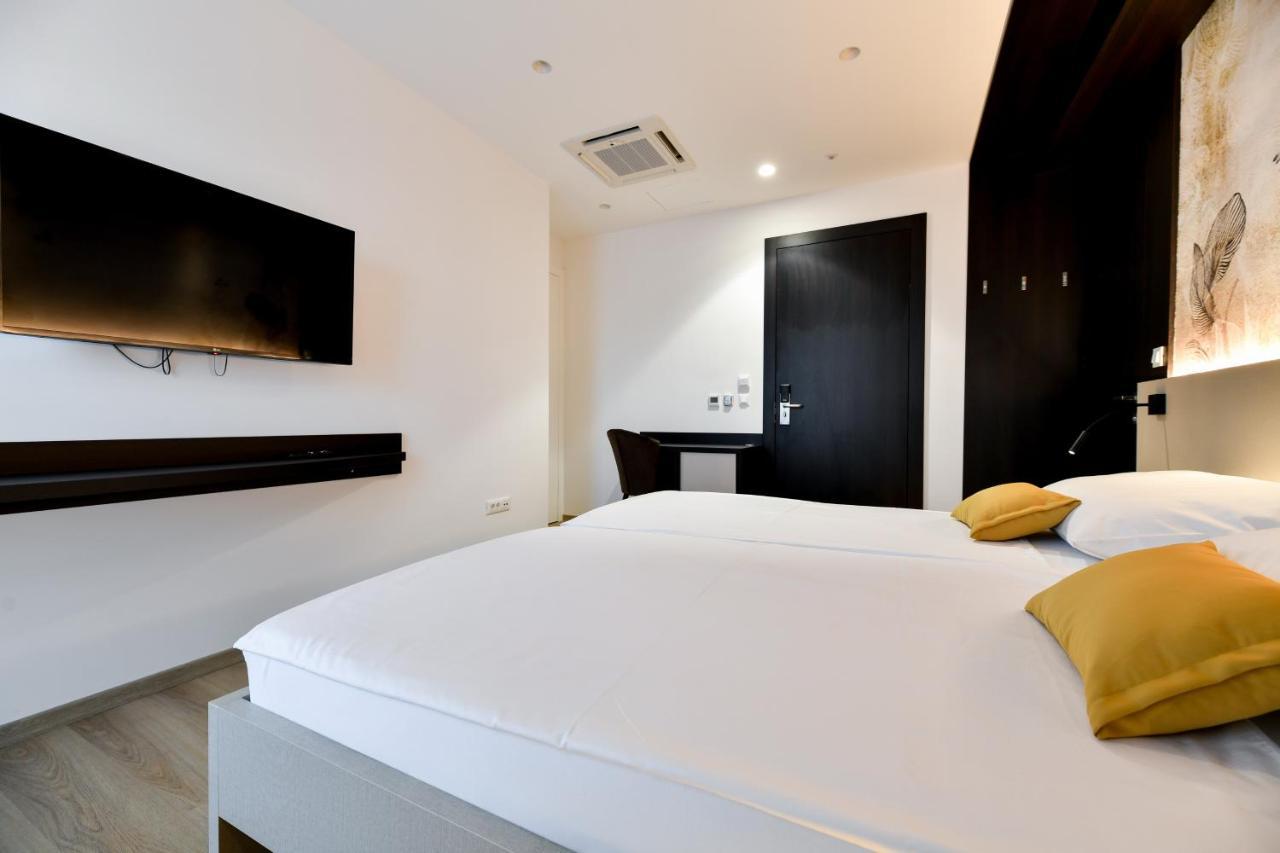 Crowonder Apartments & Rooms Oaza With Heated Swimming Pool And Sauna Turanj Exterior foto